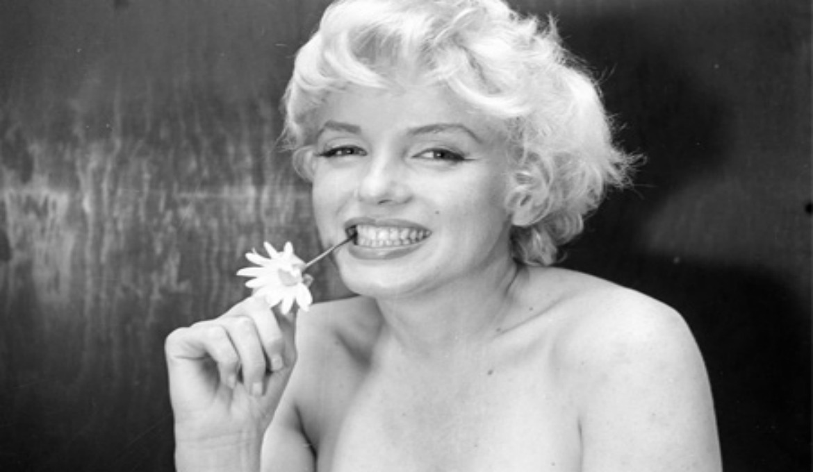 Marilyn Monroe posando para una foto